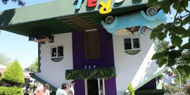 “Ters Ev” yenilenen yüzüyle misafirlerini ağırlıyor
