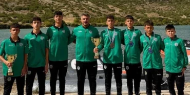 Sakaryalı sporcular Eskişehir’de ikincilik kupasını kaldırdı
